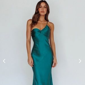 Selfie Leslie real dress size small